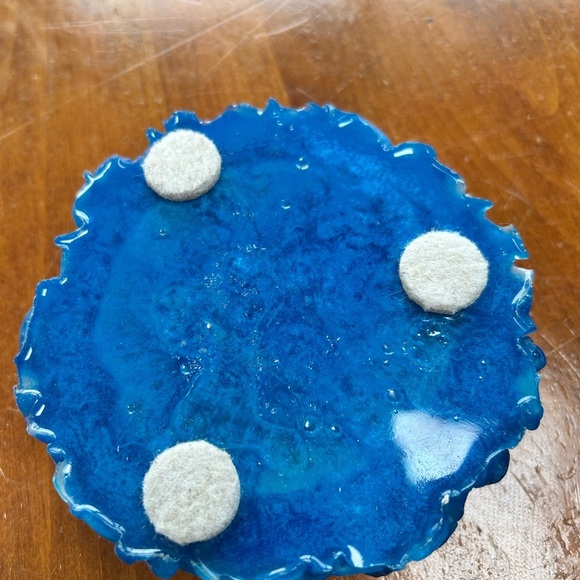 Blue and purple rain skull ashtray- skulls around outside. New - great gift - Picture 11 of 11